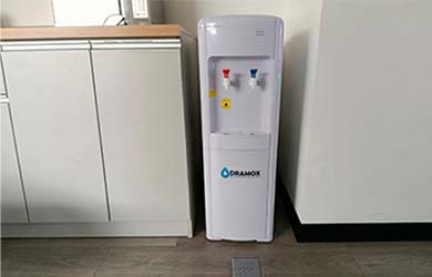 ¿Por qué elegir un dispensador de agua fría y caliente?