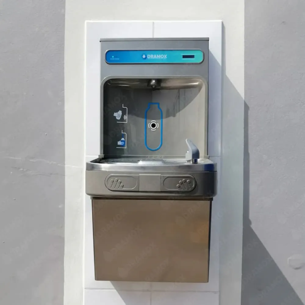 Bebedero de agua con llenador de botella